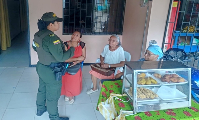 En el barrio 24 de Mayo, la Policía llevó un mensaje urgente y necesario, la violencia intrafamiliar no se calla, se previene y se enfrenta juntos.