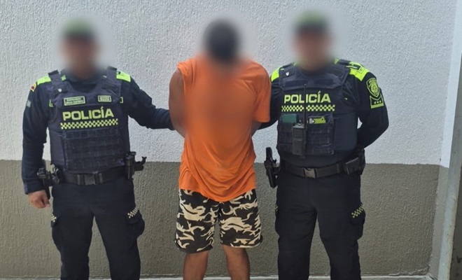 Dos policías y un ciudadano capturado 