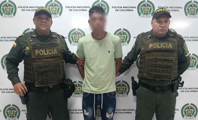 Dos policías y un capturado puesto a disposición