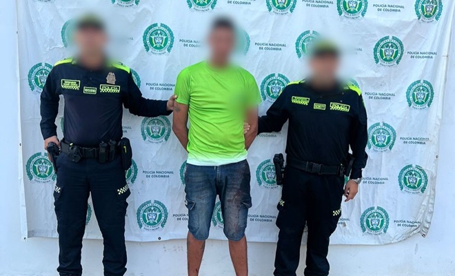 Dos Policías y un ciudadano capturado