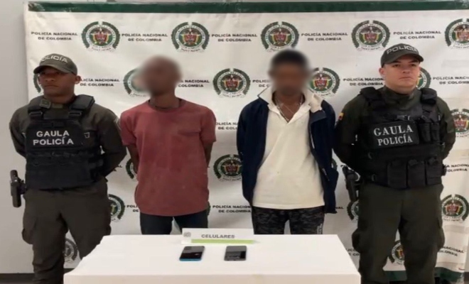 Dos polic&iacute;as, dos capturado y elementos incautados