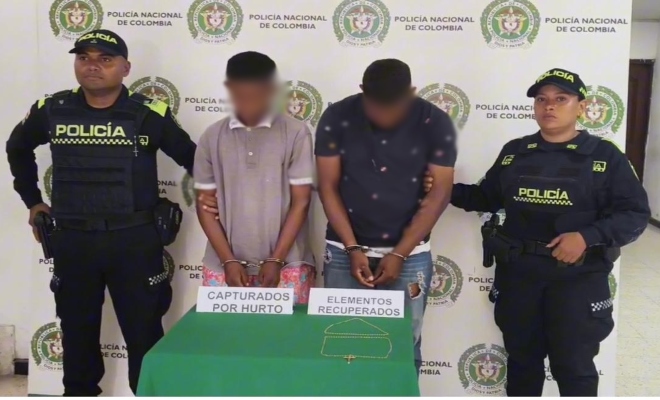Dos policías, dos capturado y elementos incautados
