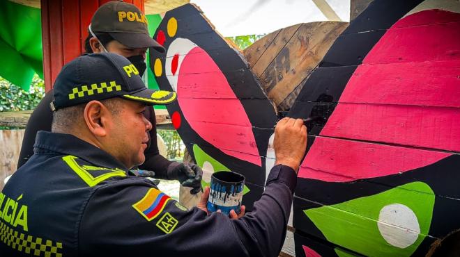 Comandante de Policía trazando los últimos detalles en El Arca.