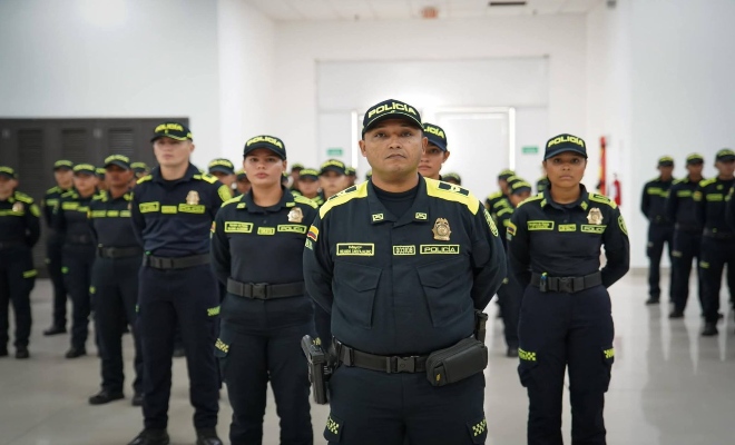 Formaci&oacute;n de polic&iacute;as, para realizar el despliegue de un amplio operativo de seguridad