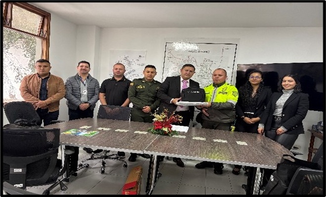 6 personas y dos oficiales de la policía nacional en Pasto 
