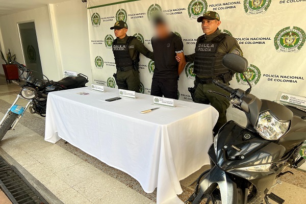 Gaula captura en flagrancia a dos extorsionistas en Rivera.