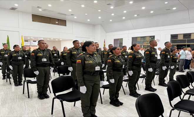Un grupo de 37 Jóvenes que juran bandera como Auxiliares de Policía 