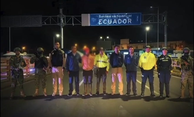 Once funcionarios, policiales entre funcionarios de la poicia del ecuador y poolicia de colombia y el capturado