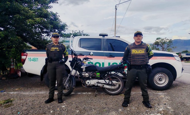 La Seccional de Tránsito y Transporte recuperaron una motocicleta, requerida por la Fiscalía 3 de la Unidad de Intervención Temprana de Cúcuta por el delito de hurto.