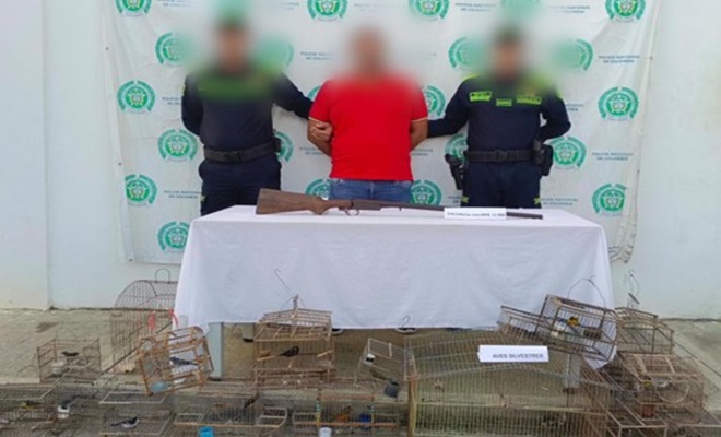 Dos funcionarios policiales y una persona capturado por el delito de porte ilegal de armas de fuego y tr&aacute;fico de fauna silvestre.