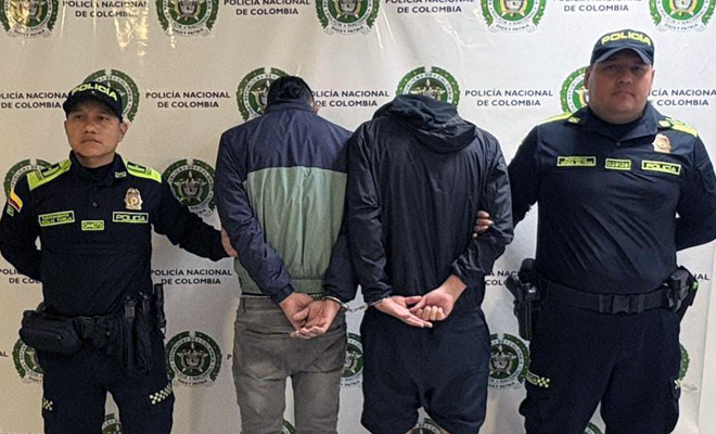 Gracias a la reacción de los uniformados, se logró la incautación de un arma de fuego y la recuperación de una motocicleta.