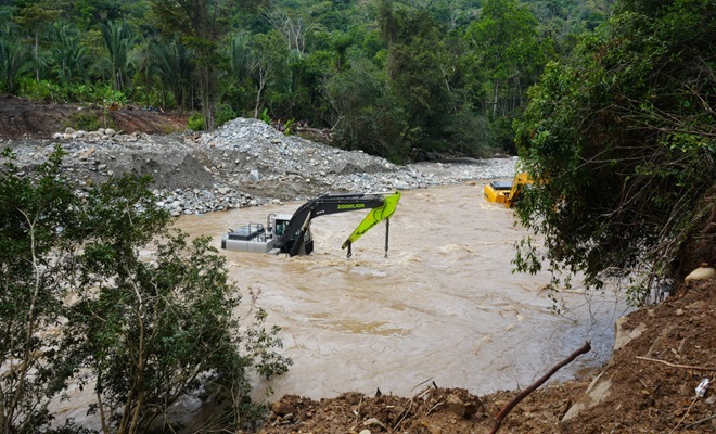 Maquinaria amarilla contamina cuencas hídricos