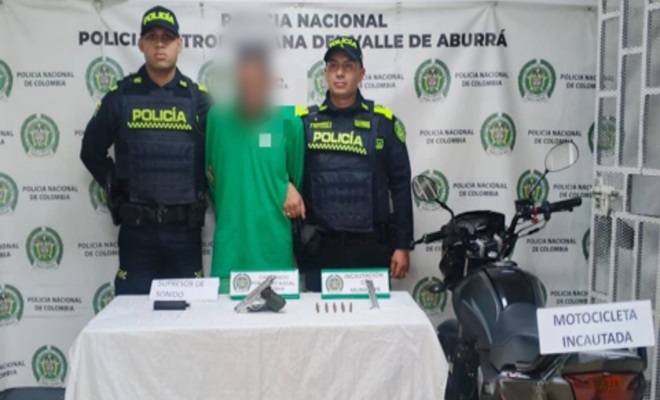 arma de fuego y silenciador incautado en Laureles