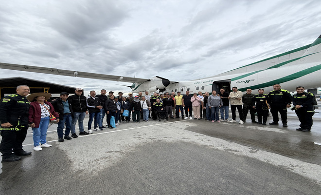 Directora de Bienestar Social y Familia saluda a familias que van a Tolú