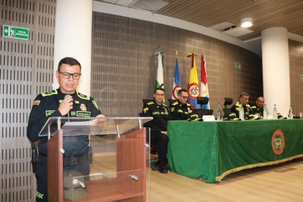 Integrantes de la mesa principal del seminario de comandantes