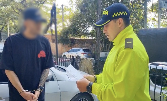 Polic&iacute;a de la SIJIN de los derechos del capturado a una persona 