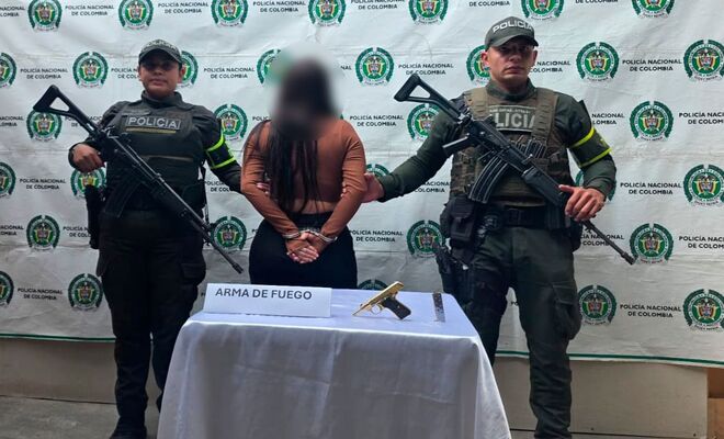 Capturada mujer con arma de fuego sin documentación en la vía Junín – Pedregal, Nariño