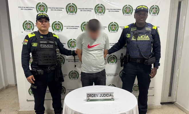 Dos polic&iacute;as y un ciudadano capturado 