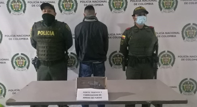 En dos casos aislados fueron capturados dos hombres de 24 y 26 años por portar ilegalmente armas de fuego