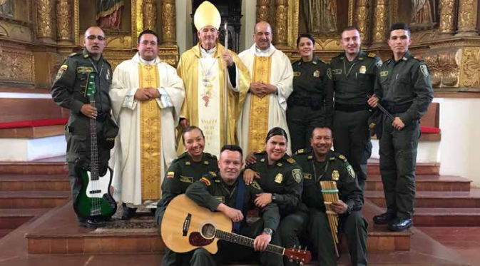 colombia-policias-cantan-a-la-paz