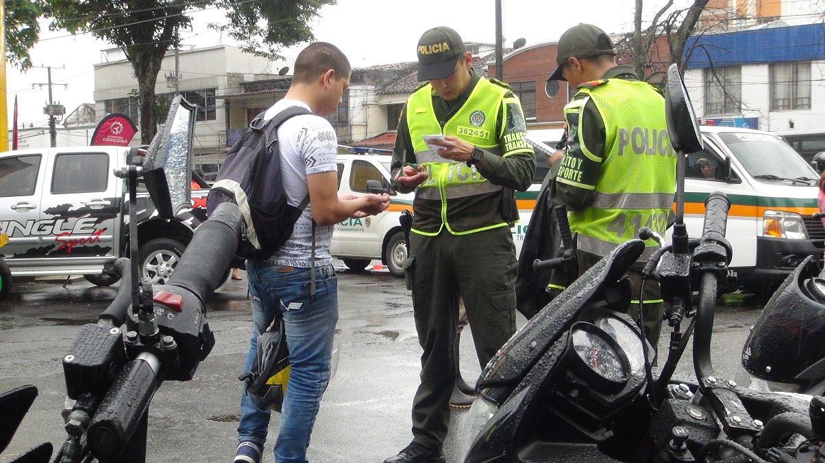¡Marca tu casco, marca tu moto!