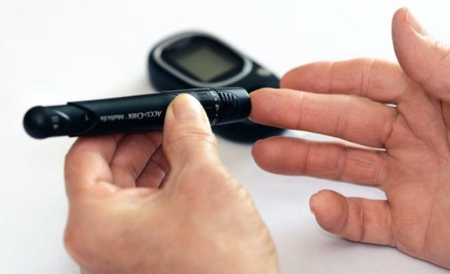La insulina es una hormona cuya principal función es el mantenimiento de valores adecuados de glucosa en la sangre.