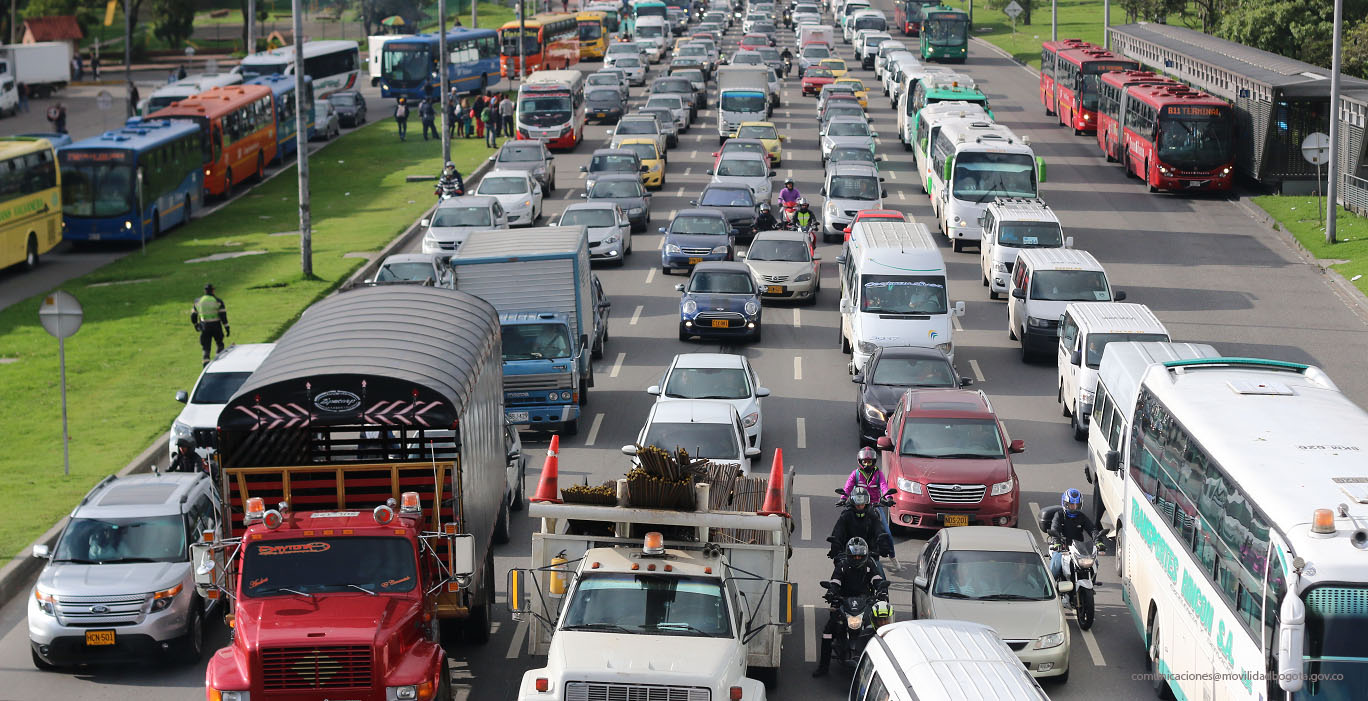 el carril para buses escolares vuelve para quedarse,Implementación del carril escolar en la Autopista Norte en Bogotá.