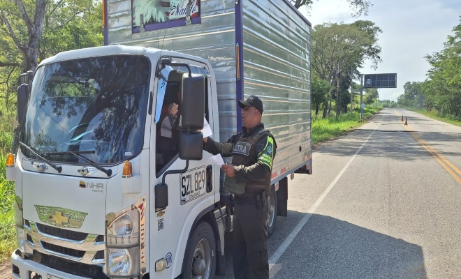 enfocada en la importancia de respetar las señales de tránsito, evitar maniobras peligrosas 