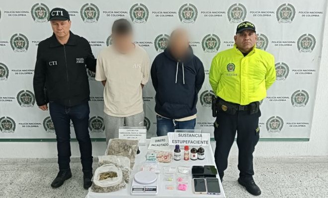 un funcionario de la fiscalia, dos personas capturadas y funcionario de la policia nacional