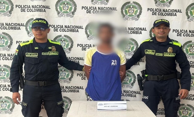 Dos Policías con un Capturado