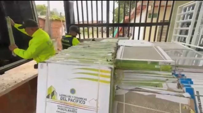 la polic&iacute;a nacional recupera mercanc&iacute;a 