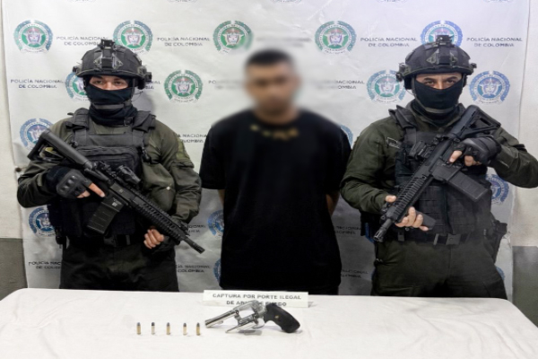 Dos policías y un Capturado integrante grupo delincuencial Cordillera