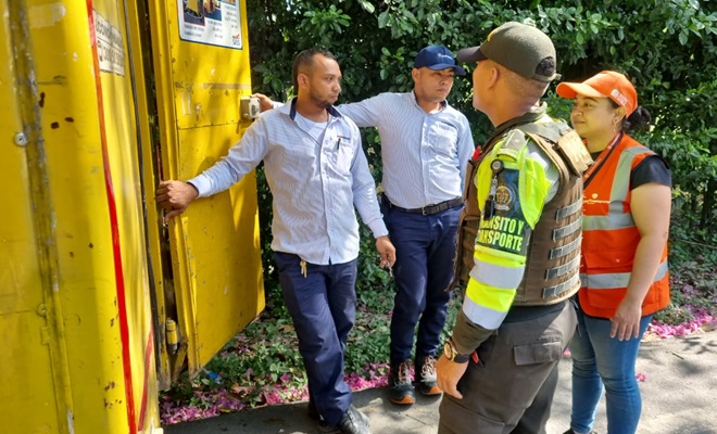 policía con la comunidad