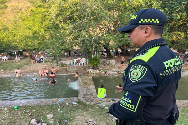 Polic&iacute;a del Grupo de Protecci&oacute;n al Turismo y Patrimonio prestando seguridad en balneario