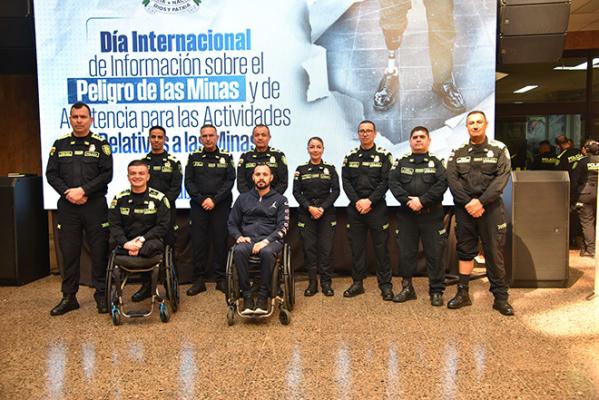 personal de policías asistentes al evento. 