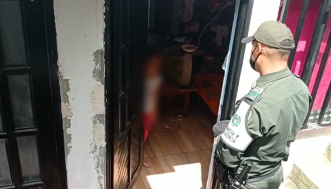 Hallamos niña de siete años presuntamente abandonada en una vivienda 