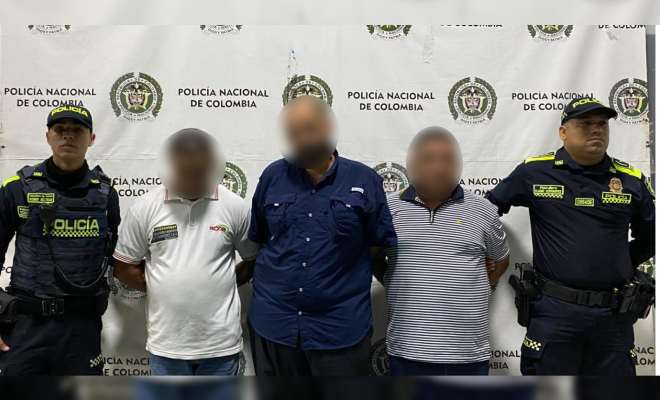 De acuerdo con las investigaciones preliminares, los capturados presentan anotaciones por delitos como concierto para delinquir, porte ilegal de armas de fuego y homicidio agravado.