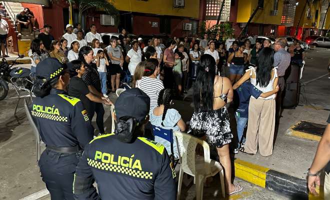 Durante el encuentro, se encendieron velas como símbolo de esperanza, justicia y rechazo a toda forma de agresión contra las mujeres.